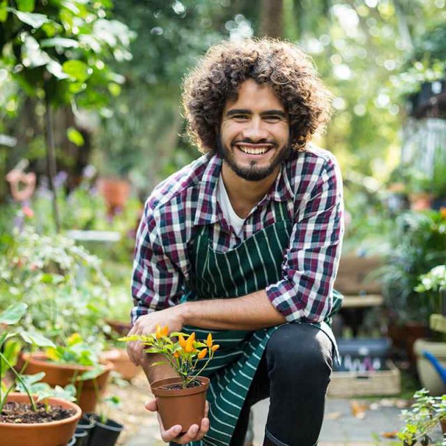 https://stewartlandscape.co.uk/wp-content/uploads/2019/02/team_04-640x640.jpg